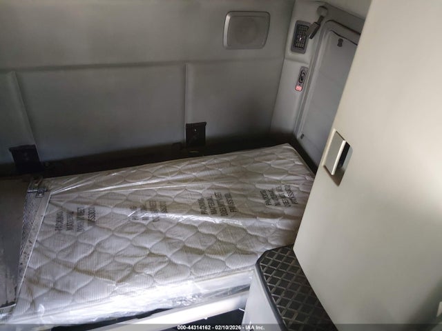Продажа на аукционе авто 2015 Kenworth Construction T680, vin: 1XKYD49X5FJ427843, номер лота: 44314162