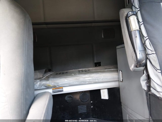 Продажа на аукционе авто 2015 Kenworth Construction T680, vin: 1XKYD49X5FJ427843, номер лота: 44314162