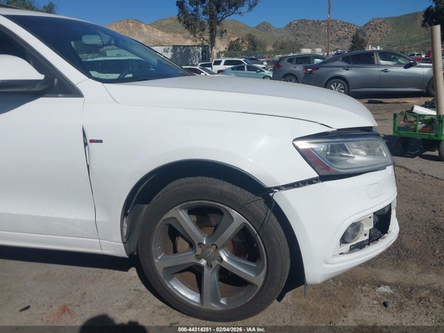 WA1DGAFP6EA033930 Audi Q5 3.0t Premium Plus