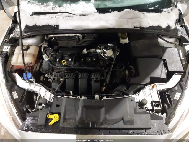 1FADP3F27JL285888 Ford FOCUS SE