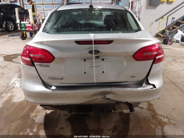 1FADP3F27JL285888 Ford FOCUS SE