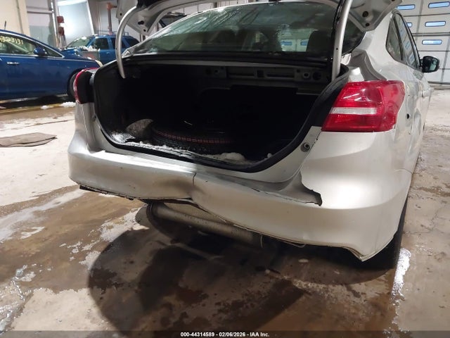 1FADP3F27JL285888 Ford FOCUS SE