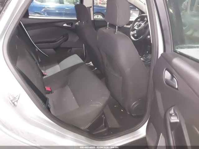 1FADP3F27JL285888 Ford FOCUS SE