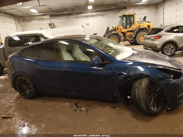 7SAYGDEF1RA275832 Tesla Model Y Performance Dual Motor All-wheel Drive