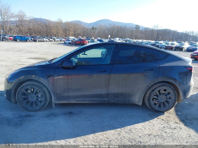 Tesla Model Y Long Range Dual Motor All-wheel Drive 2024 7SAYGAEE9RF018989 Image 15