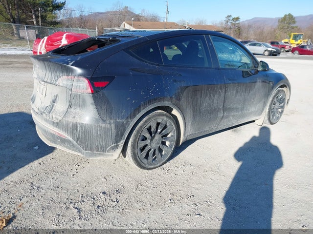 2024 TESLA MODEL Y 7SAYGAEE9RF018989 Photo 3