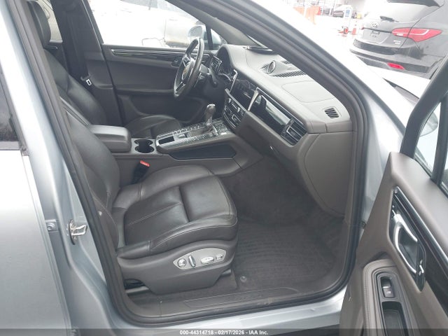44314718 :رقم المزاد ، WP1AA2A53LLB13367 vin ، 2020 Porsche Macan مزاد بيع