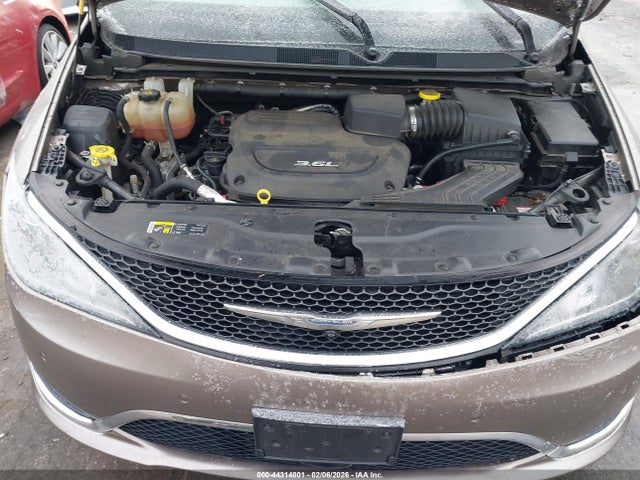 44314801 :رقم المزاد ، 2C4RC1GG3HR559681 vin ، 2017 Chrysler Pacifica Limited مزاد بيع