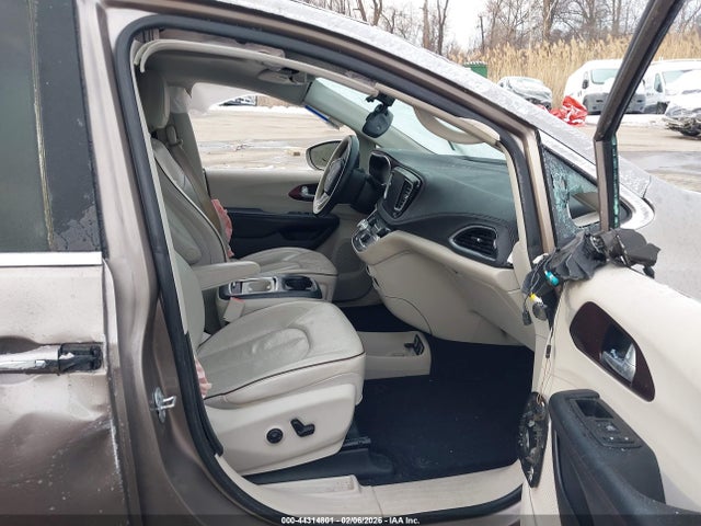 44314801 :رقم المزاد ، 2C4RC1GG3HR559681 vin ، 2017 Chrysler Pacifica Limited مزاد بيع