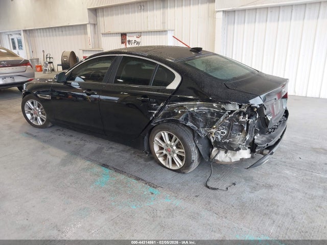 2018 JAGUAR XE SAJAD4FX0JCP28438 Photo 2