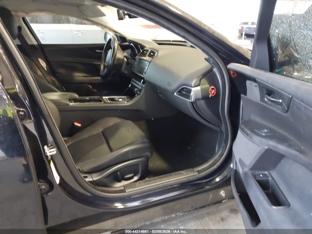 2018 JAGUAR XE SAJAD4FX0JCP28438 Photo 4