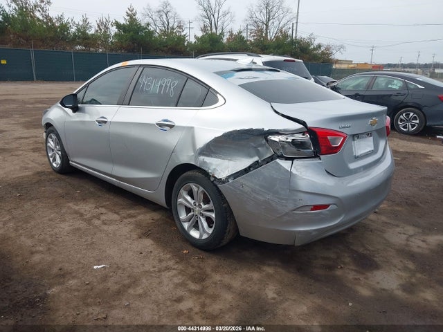 2019 CHEVROLET CRUZE 1G1BE5SM2K7111708 Photo 2
