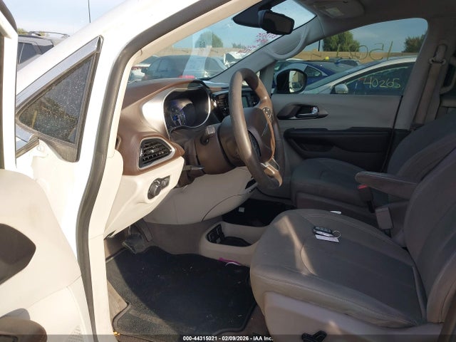44315021 :رقم المزاد ، 2C4RC1DG1HR642921 vin ، 2017 Chrysler Pacifica Touring مزاد بيع