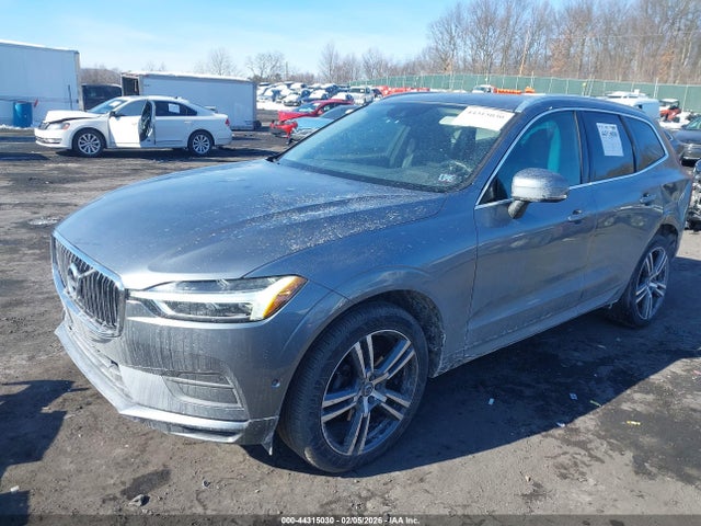 2018 VOLVO XC60 LYV102RK8JB083699 Photo 1