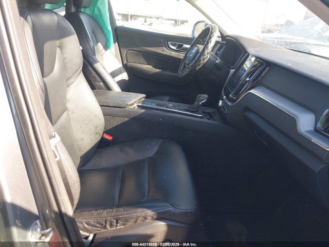 2018 VOLVO XC60 LYV102RK8JB083699 Photo 4