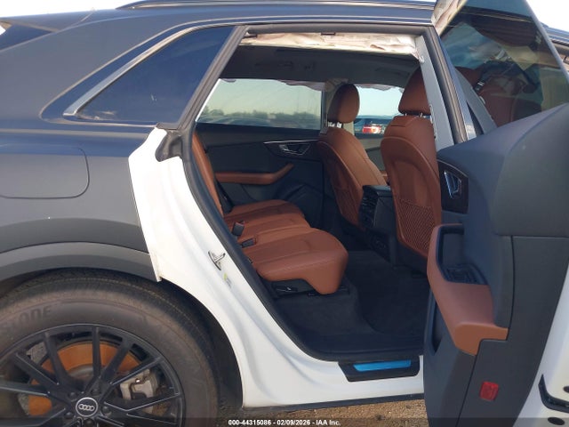 2022 AUDI Q8 WA1AVBF16ND016375 Photo 7