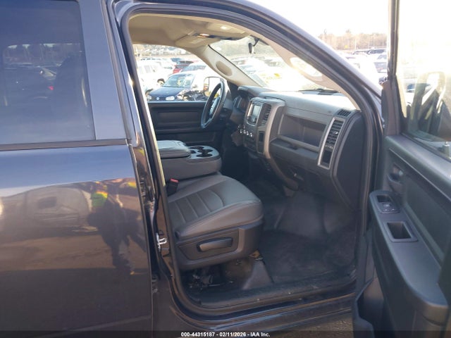 1C6RR6KG1JS298615 RAM 1500 Tradesman 4x2 5&#039;7 Box