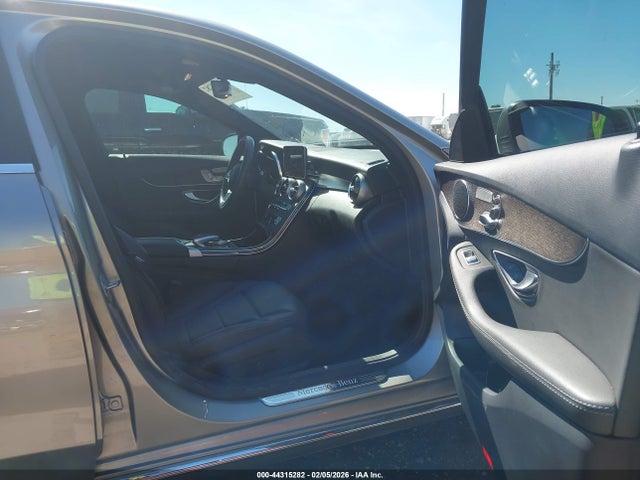 2019 Mercedes-benz C 300 მანქანა იყიდება აუქციონზე, vin: 55SWF8DB8KU283253, აუქციონის ნომერი: 44315282