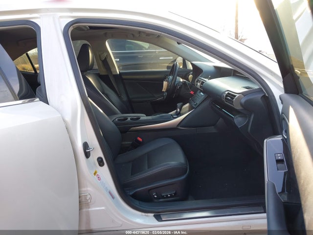 2016 LEXUS IS 200T JTHBA1D2XG5009209 Photo 4
