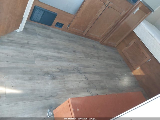 56YTT1416JL322803 Lance 1475