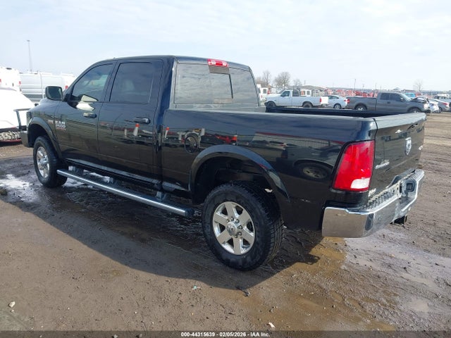 2015 RAM 2500 3C6UR5DJ3FG510491 Photo 2