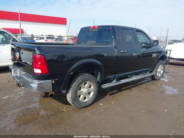 2015 RAM 2500 3C6UR5DJ3FG510491 Photo 3