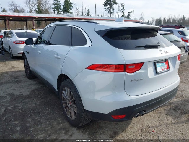 2017 JAGUAR F-PACE SADCK2BN5HA496256 Photo 2