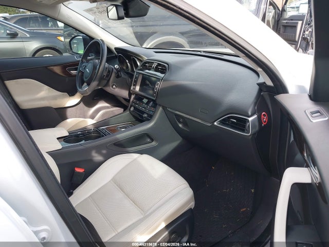 2017 JAGUAR F-PACE SADCK2BN5HA496256 Photo 4