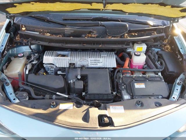 JTDZN3EU5HJ070105 Toyota Prius V Two