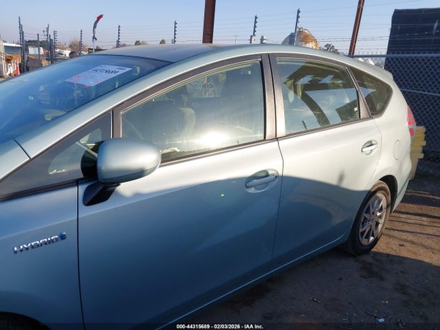 JTDZN3EU5HJ070105 Toyota Prius V Two