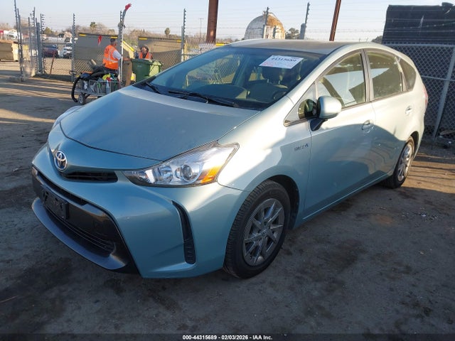 JTDZN3EU5HJ070105 Toyota Prius V Two