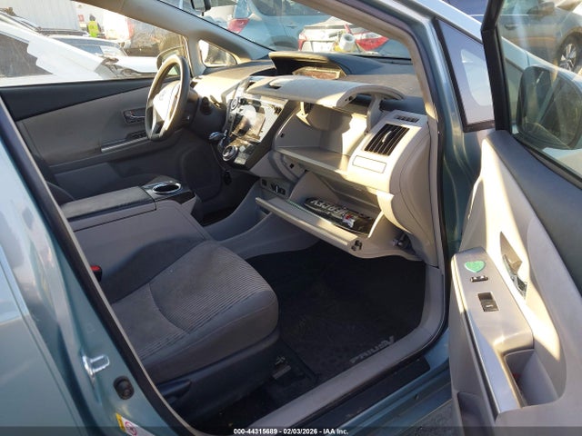 JTDZN3EU5HJ070105 Toyota Prius V Two
