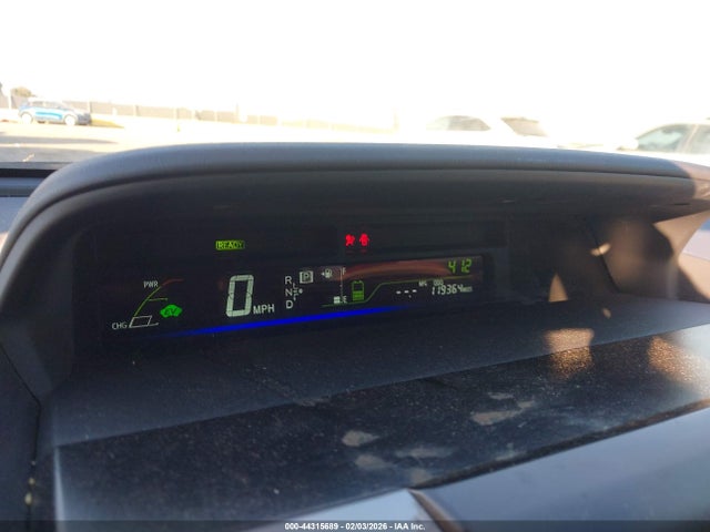 JTDZN3EU5HJ070105 Toyota Prius V Two