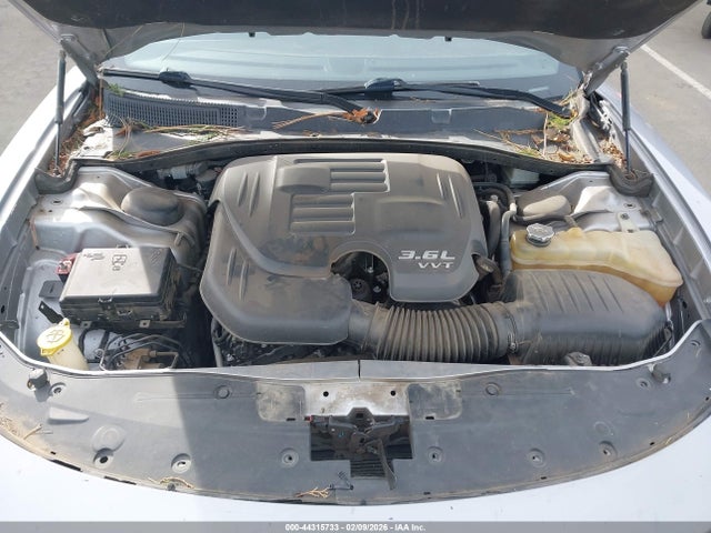 2C3CDXBG8JH220735 Dodge Charger Sxt Rwd