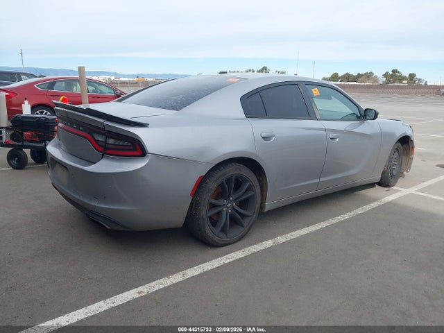 2C3CDXBG8JH220735 Dodge Charger Sxt Rwd