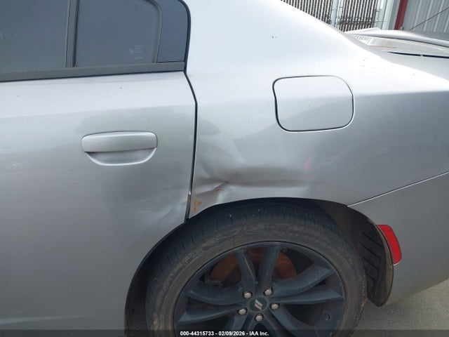 2C3CDXBG8JH220735 Dodge Charger Sxt Rwd