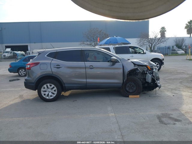 JN1BJ1CVXLW262695 Nissan Rogue Sport S Fwd Xtronic Cvt