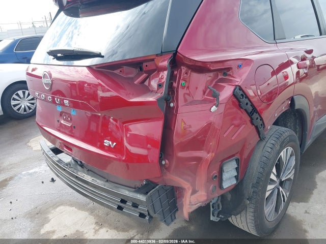 JN8BT3BA7PW000581 Nissan Rogue Sv Fwd