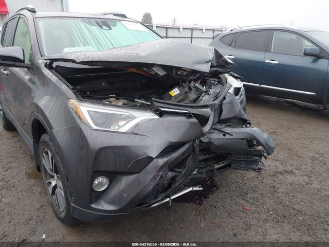 Toyota Rav4 Xle 2018 JTMRFREV8JJ186929 Image 17