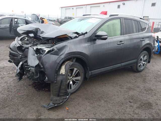 Toyota Rav4 Xle 2018 JTMRFREV8JJ186929 Image 2