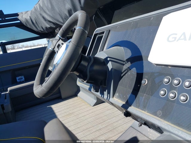 2024 Manitou Pontoon And Trailer მანქანა იყიდება აუქციონზე, vin: TII84436I324, აუქციონის ნომერი: 44316066
