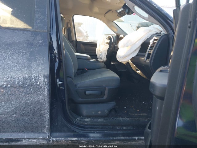 2018 RAM 1500 1C6RR7FG3JS189735 Photo 4