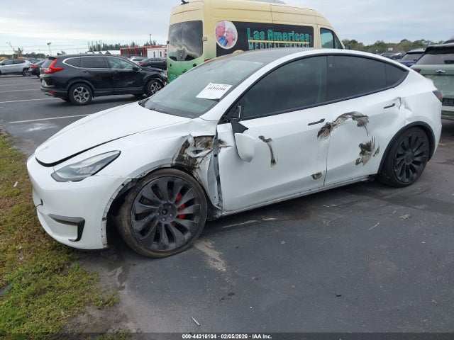 2020 TESLA MODEL Y 5YJYGDEF1LF005135 Photo 1