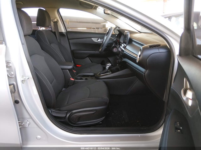 3KPF24AD7KE073440 KIA Forte Lxs