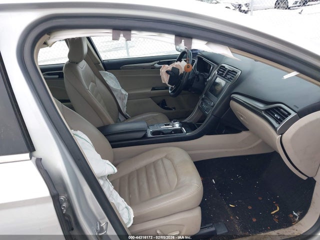3FA6P0HDXJR126693 Ford FUSION SE