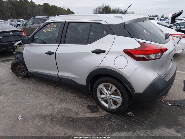 2019 NISSAN KICKS 3N1CP5CU5KL564580 Photo 2