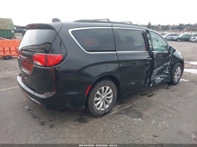 Aukcja sprzedaży 2017 Chrysler Pacifica Touring-l, vin: 2C4RC1BG2HR642350, numer aukcji: 44316336