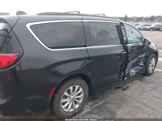 Aukcja sprzedaży 2017 Chrysler Pacifica Touring-l, vin: 2C4RC1BG2HR642350, numer aukcji: 44316336