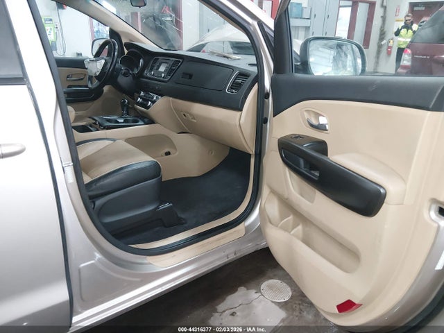 KIA SEDONA LX 2017 KNDMB5C19H6233543 Image 5