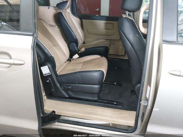 KIA SEDONA LX 2017 KNDMB5C19H6233543 Image 8